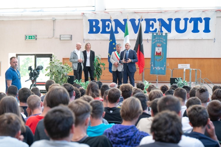 Scuola: mancano ancora 140 supplenti per medie e superiori Scuola: mancano ancora 140 supplenti per medie e superiori