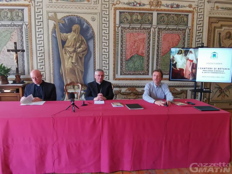 Chiesa valdostana, il vescovo Lovignana: «Non bisogna avere paura delle unità parrocchiali»