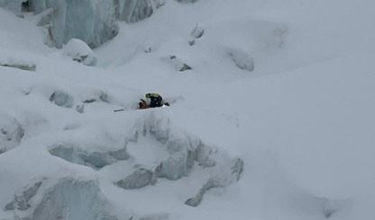Monte Bianco: sul ghiacciaio con vestiti da escursione, salvato ma è grave Monte Bianco: sul ghiacciaio con vestiti da escursione, salvato ma è grave