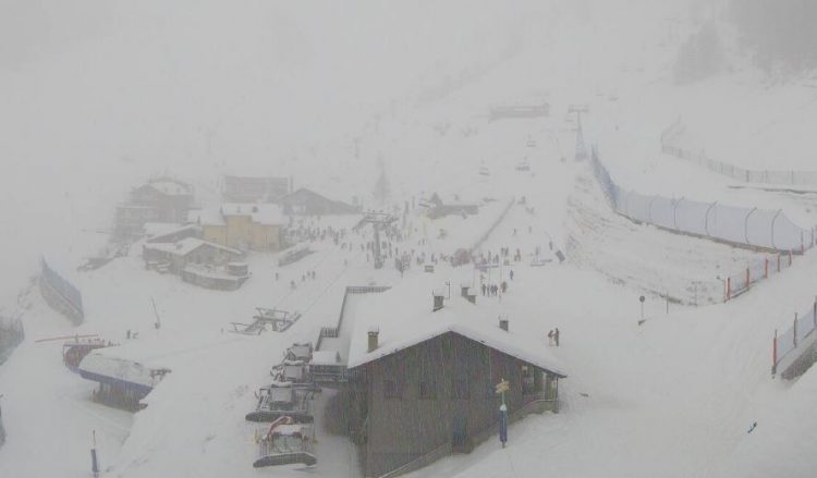 Valle d’Aosta: nevica sul ponte dell’Immacolata, ma torna subito il bel tempo