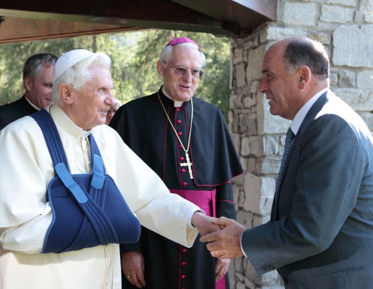 Cordoglio della Valle d’Aosta per la scomparsa del Papa emerito Benedetto XVI