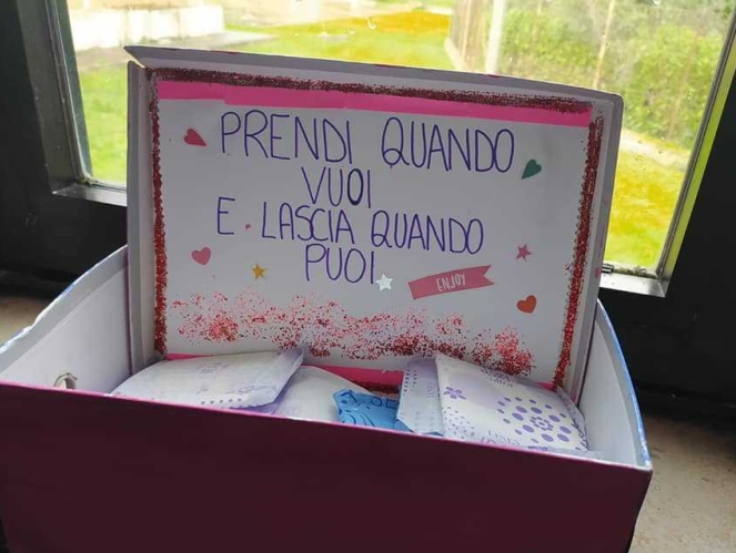 Tampon Box, assorbenti gratuiti nelle scuole con un progetto pilota Tampon Box, assorbenti gratuiti nelle scuole con un progetto pilota