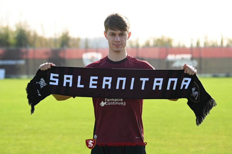 Calcio: Hans Nicolussi Caviglia ha firmato per la Salernitana