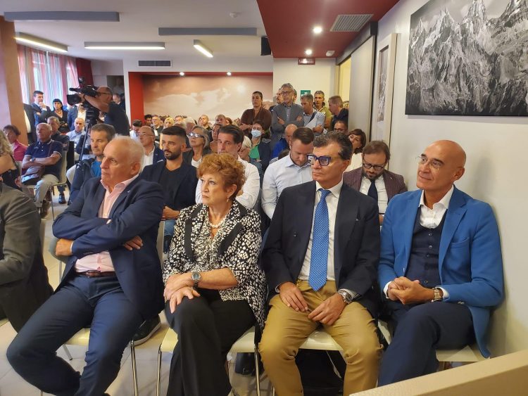Crisi politica, il centrodestra attacca la Lega: «strategia errata, così Valle alla sinistra»