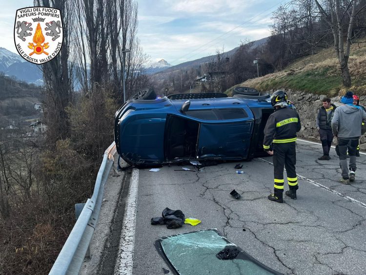 Roisan: fuoristrada si ribalta, la persona al volante finisce in ospedale