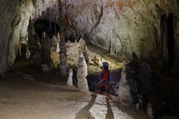 Grotte e mondi da esplorare: via al 28º corso di speleologia