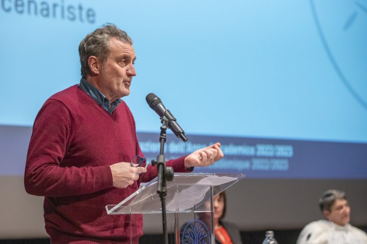 Università, la lectio magitralis di Antonio Manzini agli studenti: «raccontate la vostra storia»