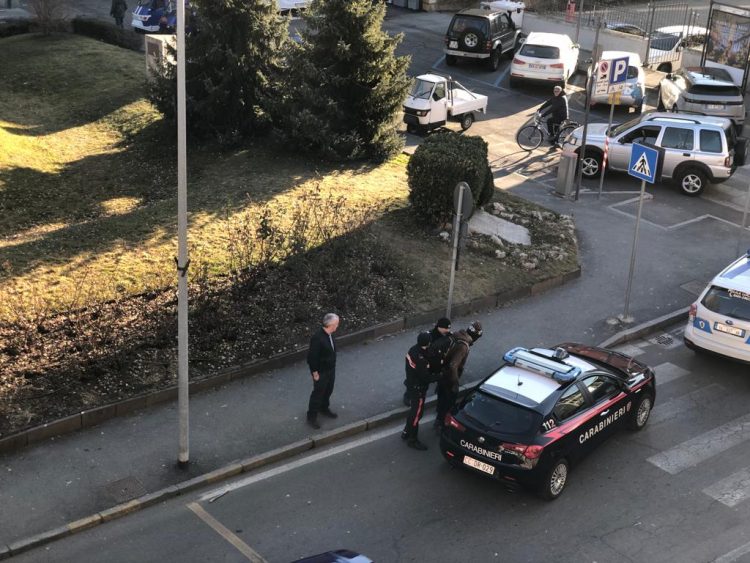 Aosta, lite in strada: 60enne aveva un coltello