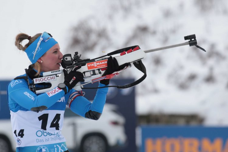 Biathlon: colpaccio di Julia Simon nell’inseguimento dei Mondiali; 42ª Samuela Comola
