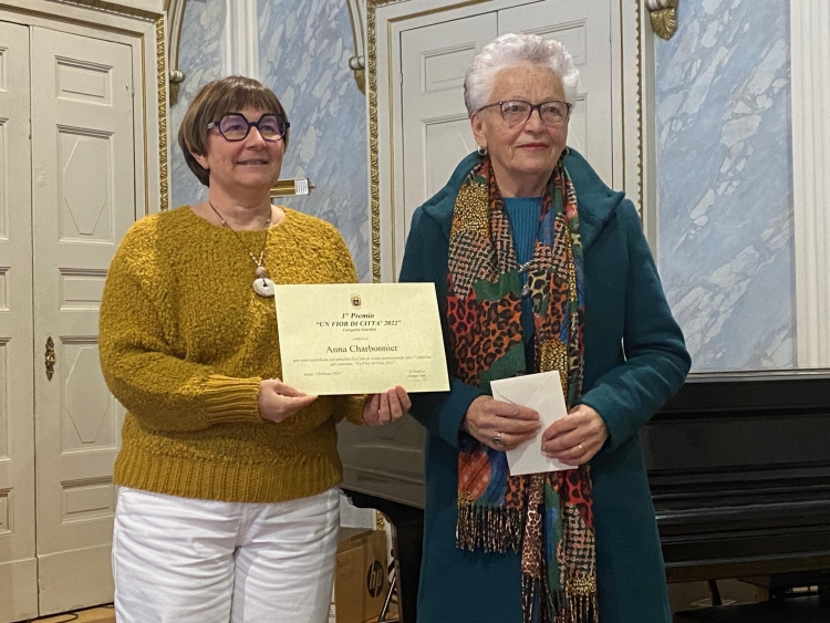 Aosta, del Quot Cafè il dehors più fiorito dell'estate Aosta, del Quot Cafè il dehors più fiorito dell'estate