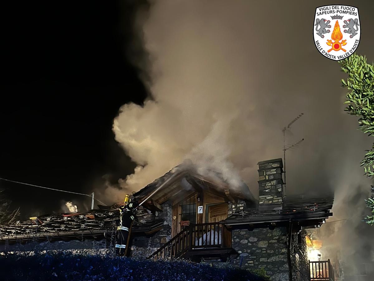 Saint-Christophe: incendio in abitazione domato dopo una notte intera di lavoro