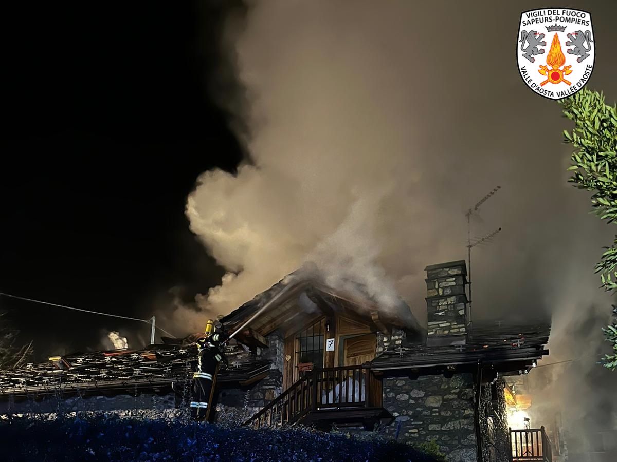 Saint-Christophe: incendio in abitazione domato dopo una notte intera di lavoro Saint-Christophe: incendio in abitazione domato dopo una notte intera di lavoro