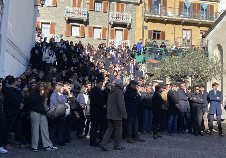 Saint-Vincent: i funerali di Victor Vicquéry: «ci hai insegnato a non mollare e a lavorare col sorriso» Saint-Vincent: i funerali di Victor Vicquéry: «ci hai insegnato a non mollare e a lavorare col sorriso»