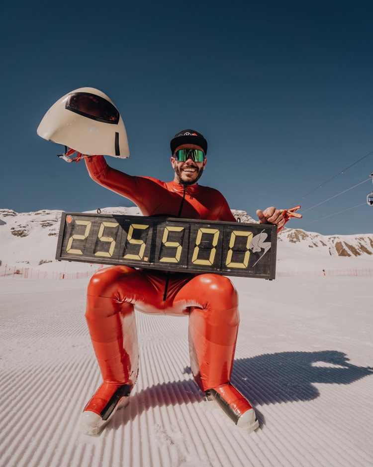 Simon Billy vince l’oro e si prende il record mondiale di sci di velocità, la delusione di Simone Origone: «Ho sbagliato io»
