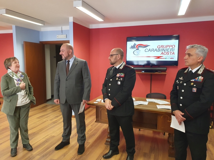 Boom di truffe tentate agli anziani, i Carabinieri: «Non aprite la porta»