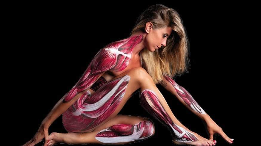 Corpo in movimento, colore ed emozioni: Daniela, la bodypainter valdostana Corpo in movimento, colore ed emozioni: Daniela, la bodypainter valdostana