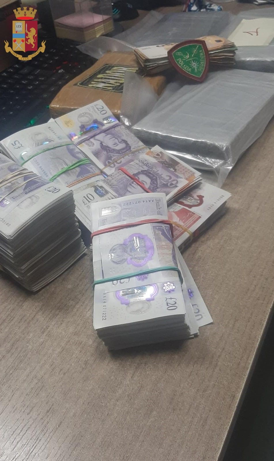 Sorpreso con 5 kg di cocaina e denaro per 50 mila euro: arrestato autotrasportatore