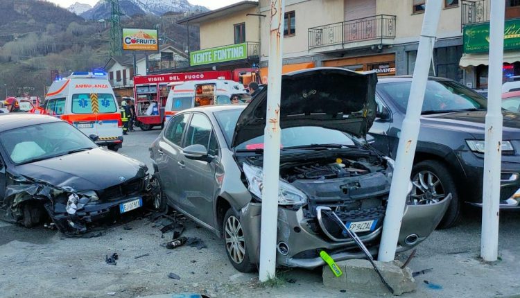 Villeneuve: scontro tra 3 auto, un ferito