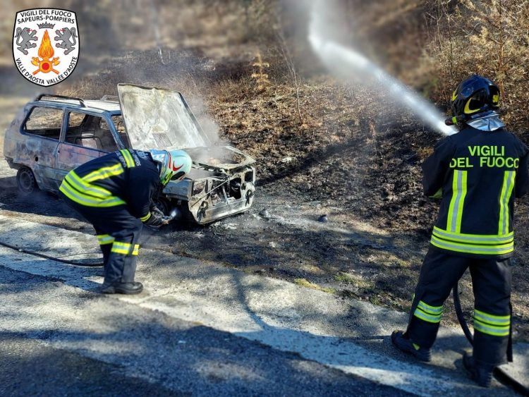 Panda prende fuoco a Montjovet: i Vigili del Fuoco domano le fiamme