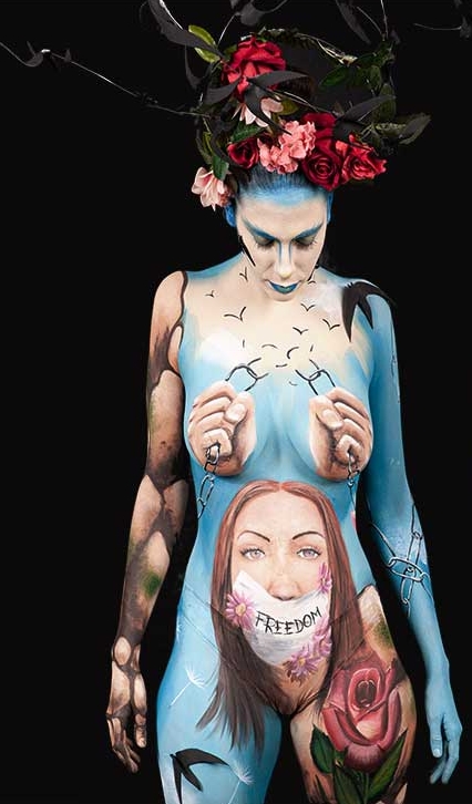 Corpo in movimento, colore ed emozioni: Daniela, la bodypainter valdostana Corpo in movimento, colore ed emozioni: Daniela, la bodypainter valdostana