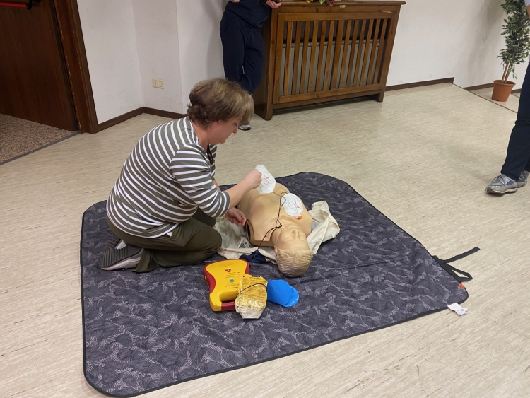 Quart, a Villa Pesando un nuovo defibrillatore che si aggiunge agli altri 6 sul territorio Quart, a Villa Pesando un nuovo defibrillatore che si aggiunge agli altri 6 sul territorio
