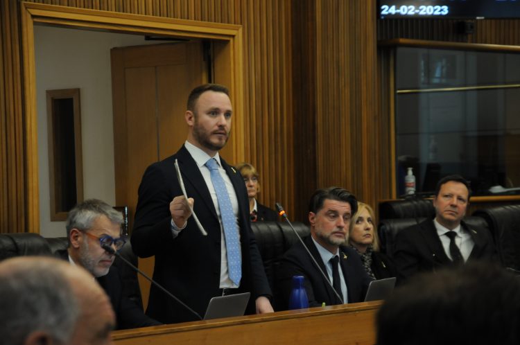 Consiglio Valle: no dell’aula al cibo sintetico, passa una mozione a sostegno di Coldiretti