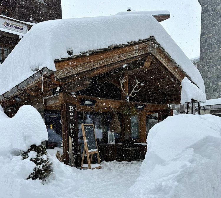 Sport invernali: le abbondanti nevicate cancellano il programma valdostano del weekend