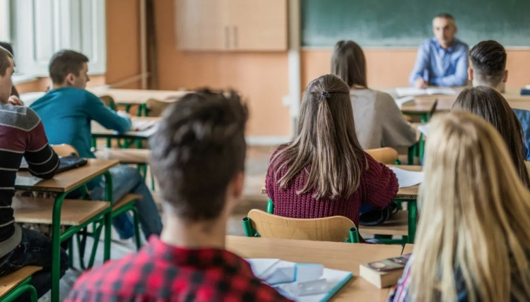 Scuola: ‘bonus’ formazione di 500 euro anche ai precari, Regione condannata