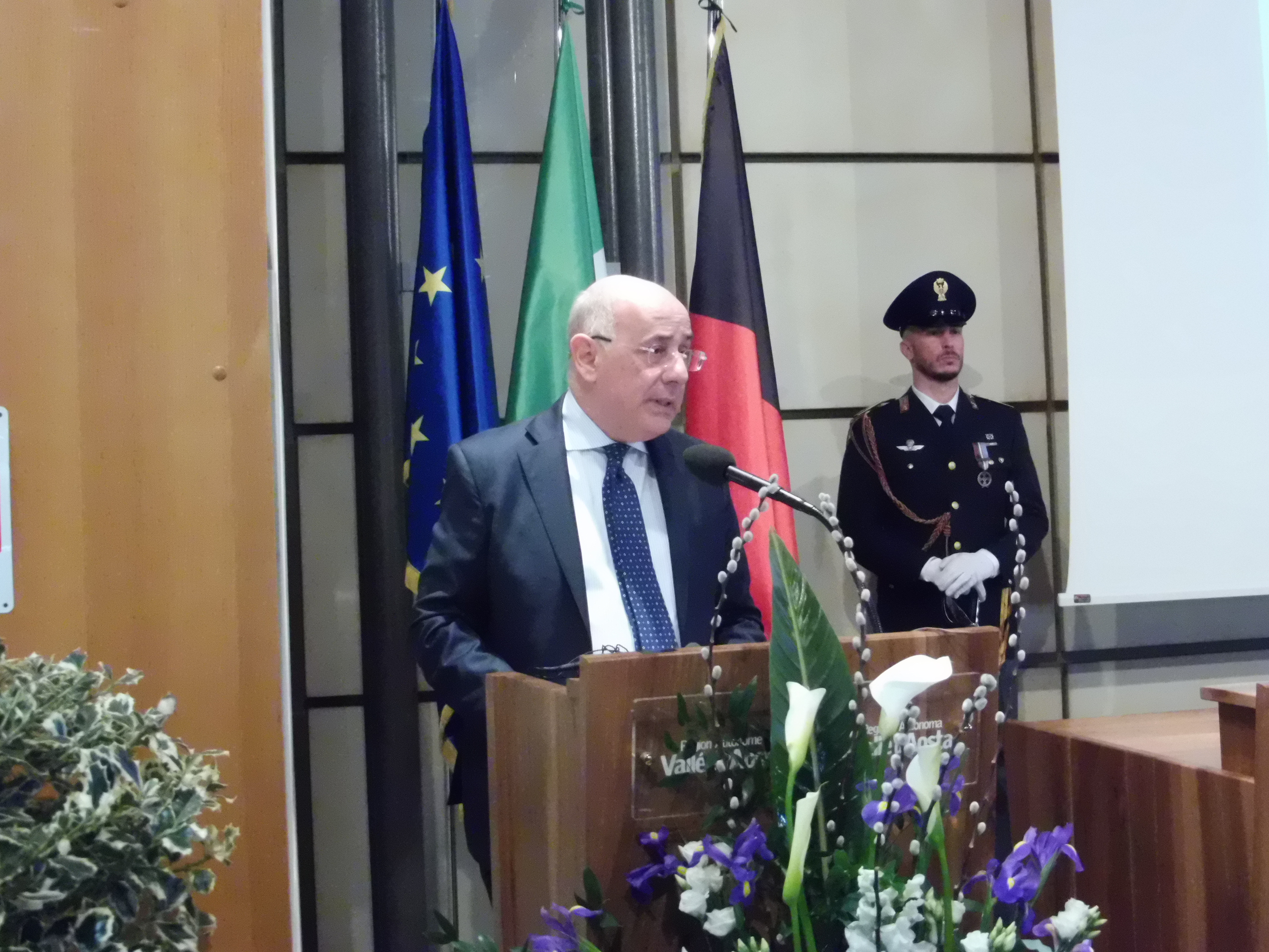 Festa della Polizia, il Questore di Aosta: «Non denunciare è un favore a chi delinque» Festa della Polizia, il Questore di Aosta: «Non denunciare è un favore a chi delinque»