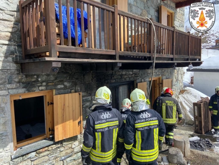 Incendio in abitazione a Valtournenche, nessun ferito