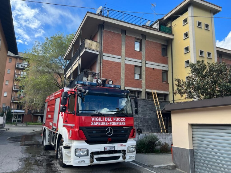 Aosta: incendio nel silos di una falegnameria, non ci sono persone coinvolte