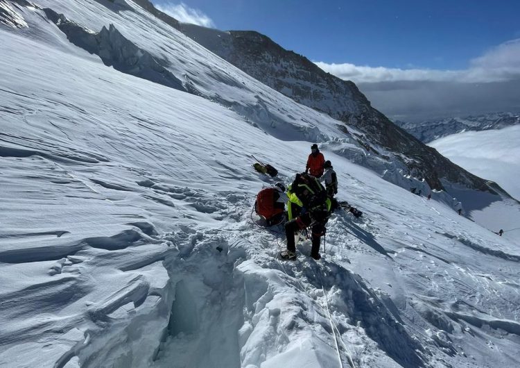 Scialpinista polacco cade in un crepaccio sul Monte Rosa: recuperato non in gravi condizioni
