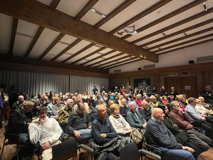 Casa e turismo: in 100 all’incontro-dibattito promosso da Forza Italia