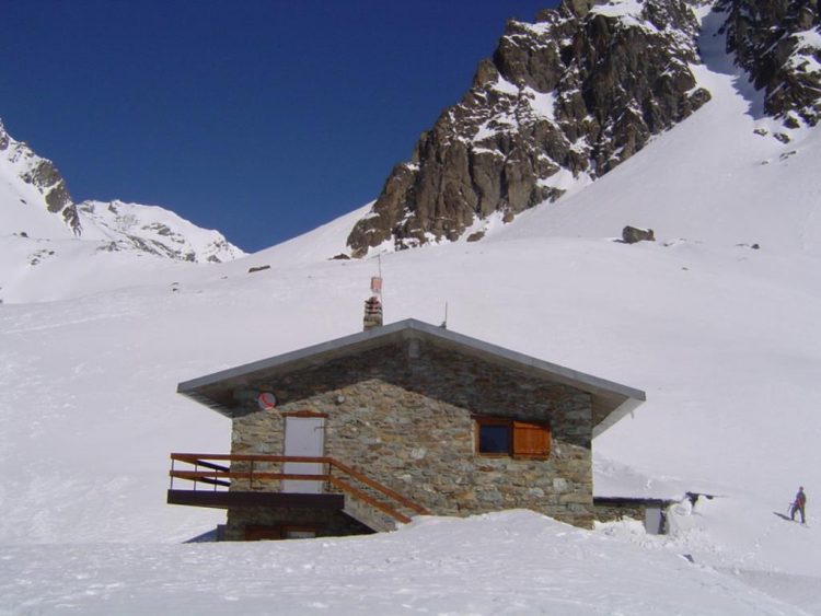 Bionaz: alpinista colto da malore al rifugio Crêtes Sèches, soccorso e accompagnato a valle