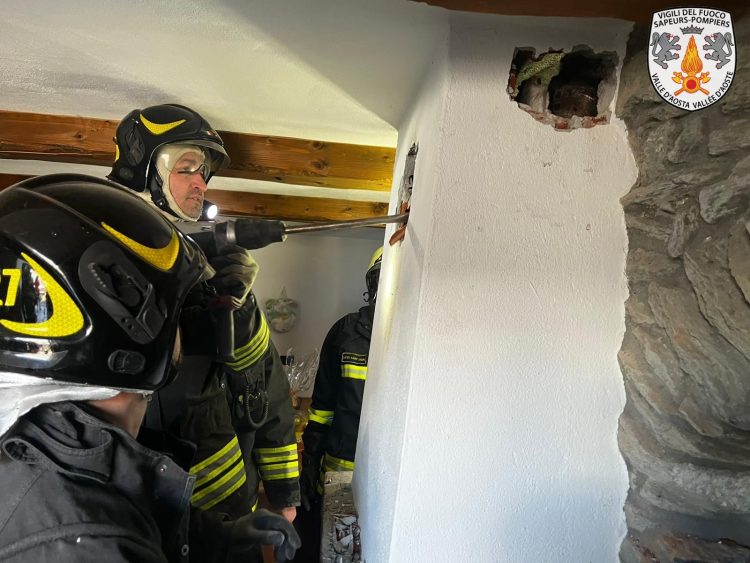 Antey-Saint-André: incendio a canna fumaria, danni limitati alla casa