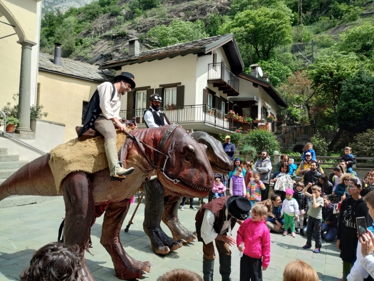 Bard: piacciono i draghi e i dinosauri a spasso nel borgo