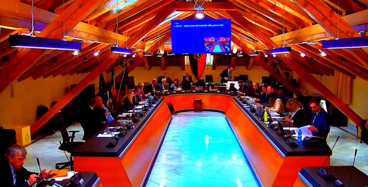 Aosta: approvato il rendiconto 2022, il super avanzo di amministrazione sarà “bruciato” dal Pnrr