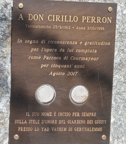 Courmayeur, vandali danneggiano la targa ricordo del 'Giusto tra le Nazioni' don Cirillo Perron