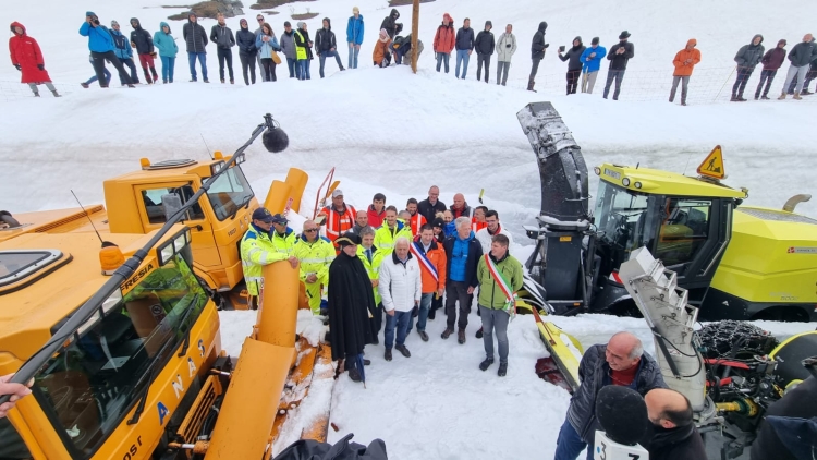 Piccolo San Bernardo, le frese hanno riaperto la strada tra La Thuile e Seez Piccolo San Bernardo, le frese hanno riaperto la strada tra La Thuile e Seez