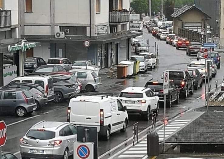 Aosta, Ztl in via Garibaldi: traffico in tilt in via Monte Emilius