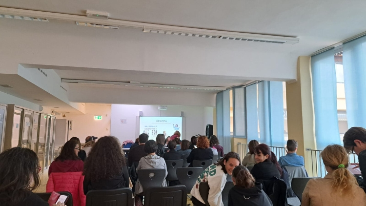 Generazione Zeta: tra solitudine, assenza di socialità e rifugio nei social Generazione Zeta: tra solitudine, assenza di socialità e rifugio nei social
