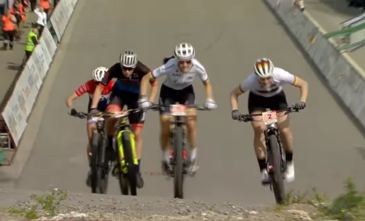 Mtb: contatto in finale, Gaia Tormena a terra finisce quarta