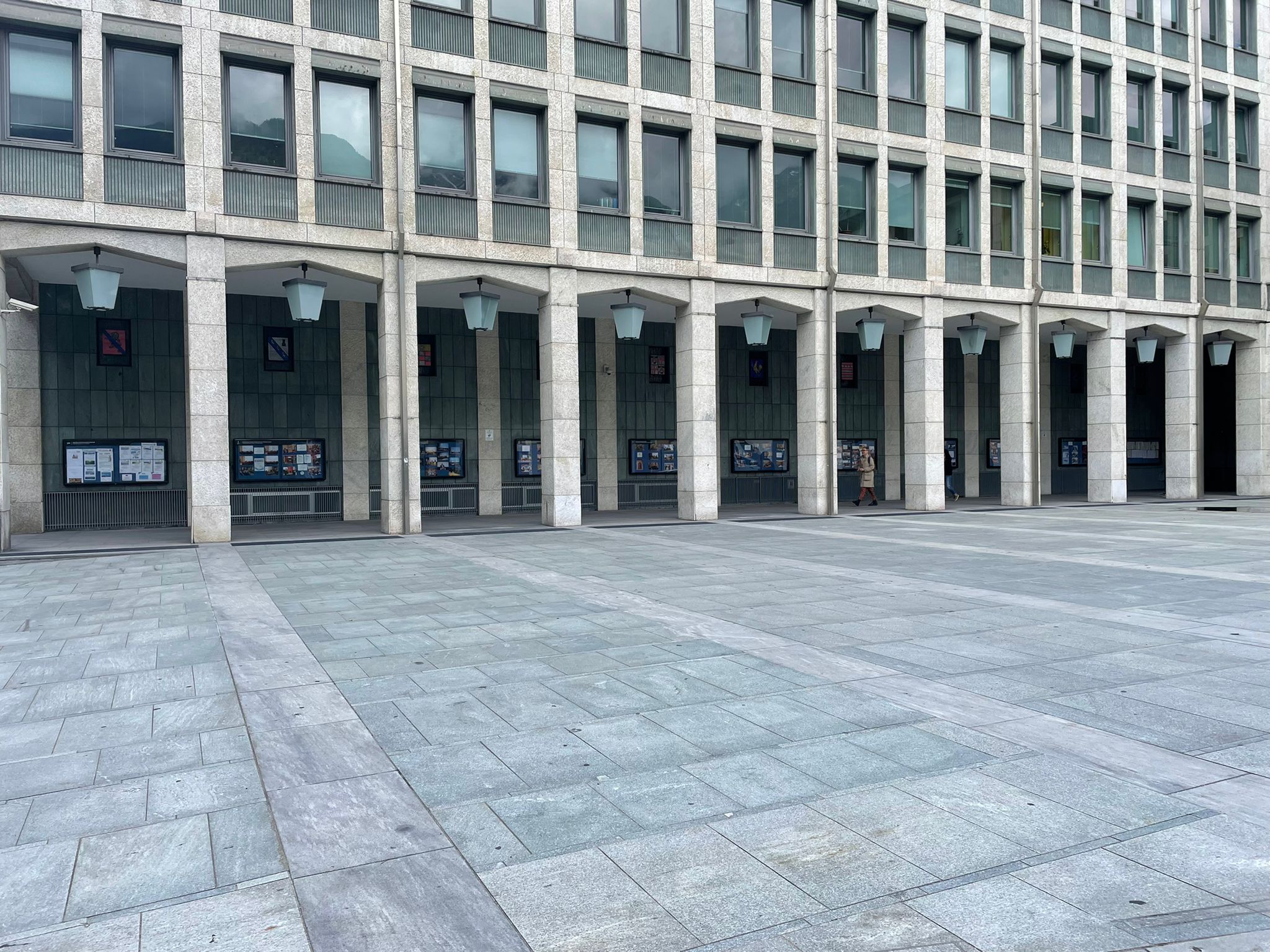 Aosta, Palazzo regionale: in place Deffeyes è tornata la tranquillità