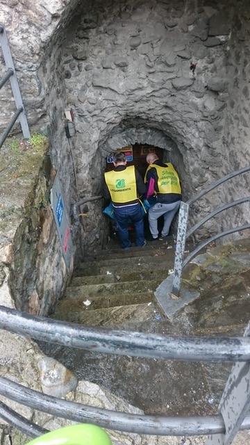 Legambiente ripulisce la Torre del Lebbroso, «ma è l’ultima volta»