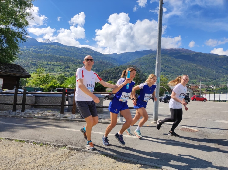 Run4Hope fa tappa in piazza Chanoux a sostegno della ricerca sul cancro Run4Hope fa tappa in piazza Chanoux a sostegno della ricerca sul cancro