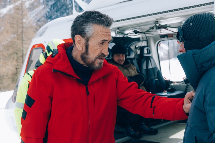 Il ritorno di Rocco Schiavone, il vicequestore stasera su Rai2 con la