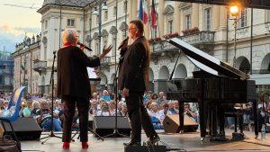 Maura Susanna e Federico Longhi conquistano la piazza con gli amori di Édith Piaf