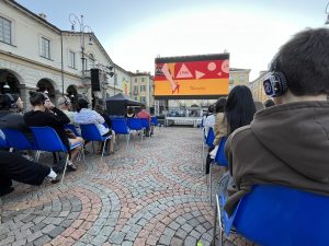 Cactus dà la sveglia alla piazza: la bellezza del cinema all'alba