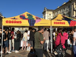 Cactus dà la sveglia alla piazza: la bellezza del cinema all'alba