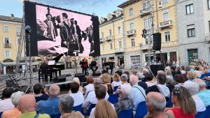 Maura Susanna e Federico Longhi conquistano la piazza con gli amori di Édith Piaf
